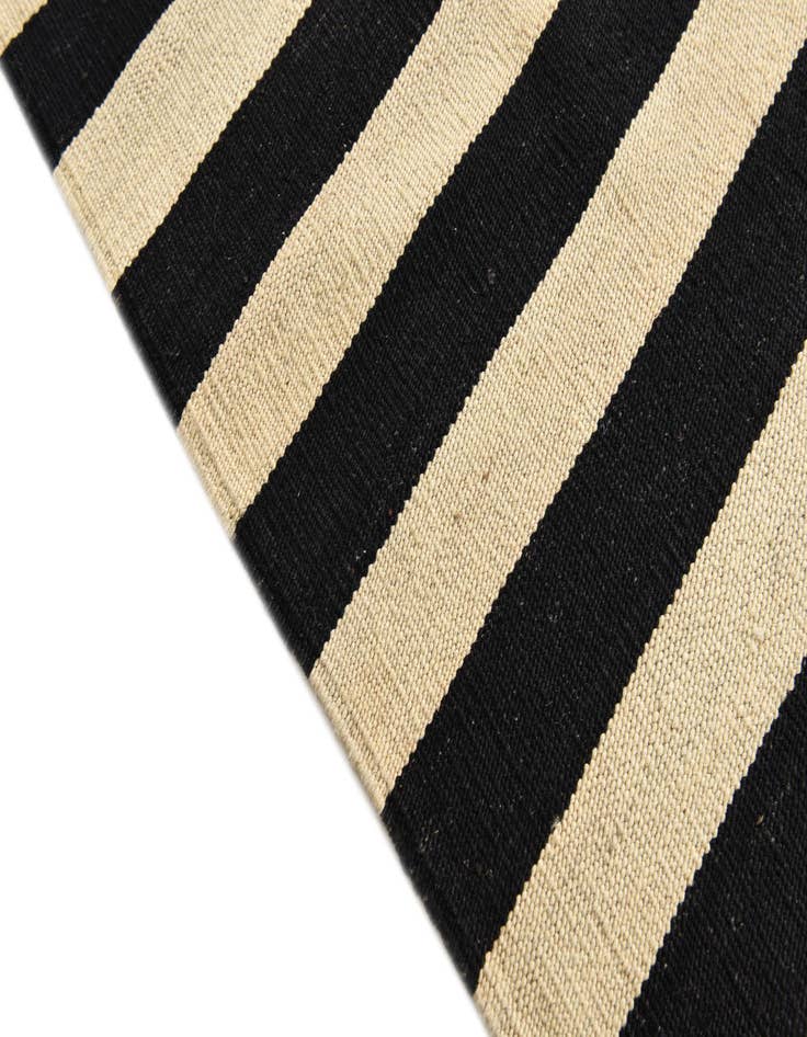 Detail image of  5' 8 x 7' 10  Hand Woven Kilim Modern Wool Rug