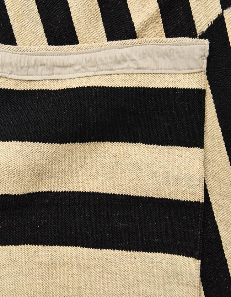 Detail image of  5' 8 x 7' 10  Hand Woven Kilim Modern Wool Rug