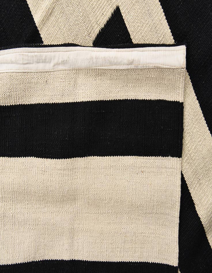 Detail image of  8' 3 x 9' 5  Hand Woven Kilim Modern Wool Rug