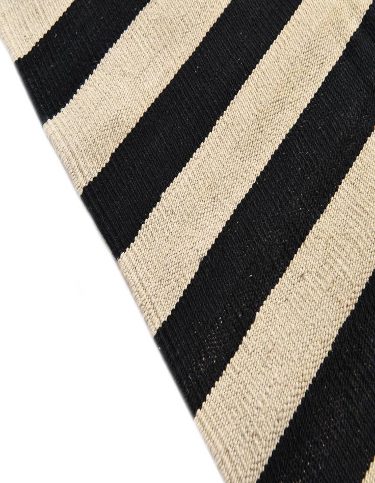 Detail image of  4' 1 x 6'  Hand Woven Kilim Modern Wool Rug