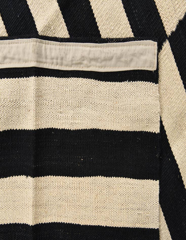 Detail image of  4' 1 x 6'  Hand Woven Kilim Modern Wool Rug