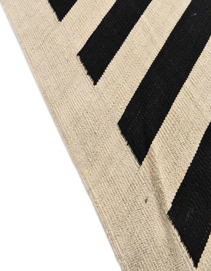 Detail image of  8' 3 x 9' 9  Hand Woven Kilim Modern Wool Rug
