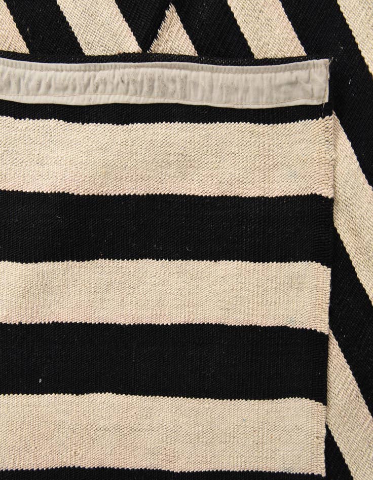 Detail image of  8' x 11'  Hand Woven Kilim Modern Wool Rug