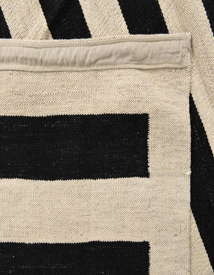 Detail image of  8' 2 x 9' 8  Hand Woven Kilim Modern Wool Rug