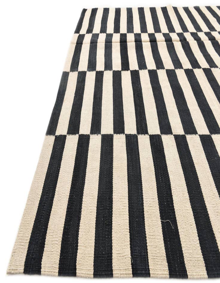 Detail image of  5' 4 x 7' 9  Hand Woven Kilim Modern Wool Rug