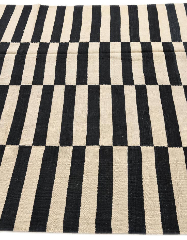 Detail image of  5' 4 x 7' 9  Hand Woven Kilim Modern Wool Rug