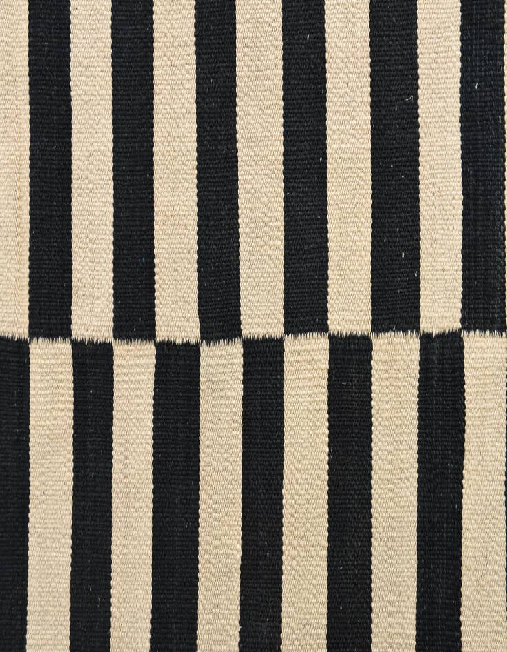 Detail image of  5' 4 x 7' 9  Hand Woven Kilim Modern Wool Rug