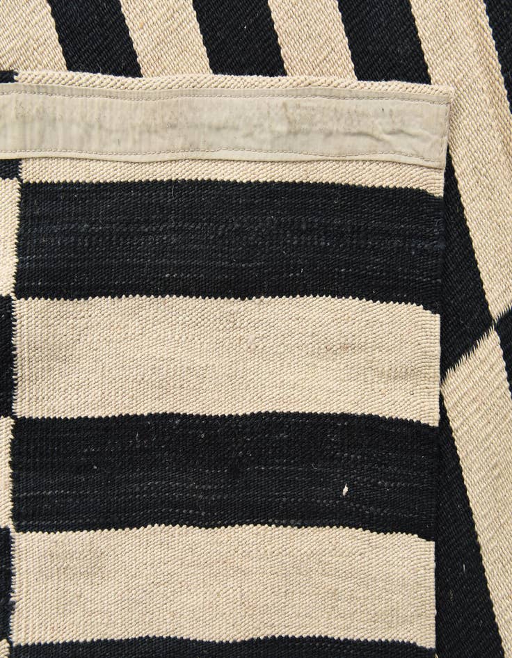 Detail image of  5' 4 x 7' 9  Hand Woven Kilim Modern Wool Rug