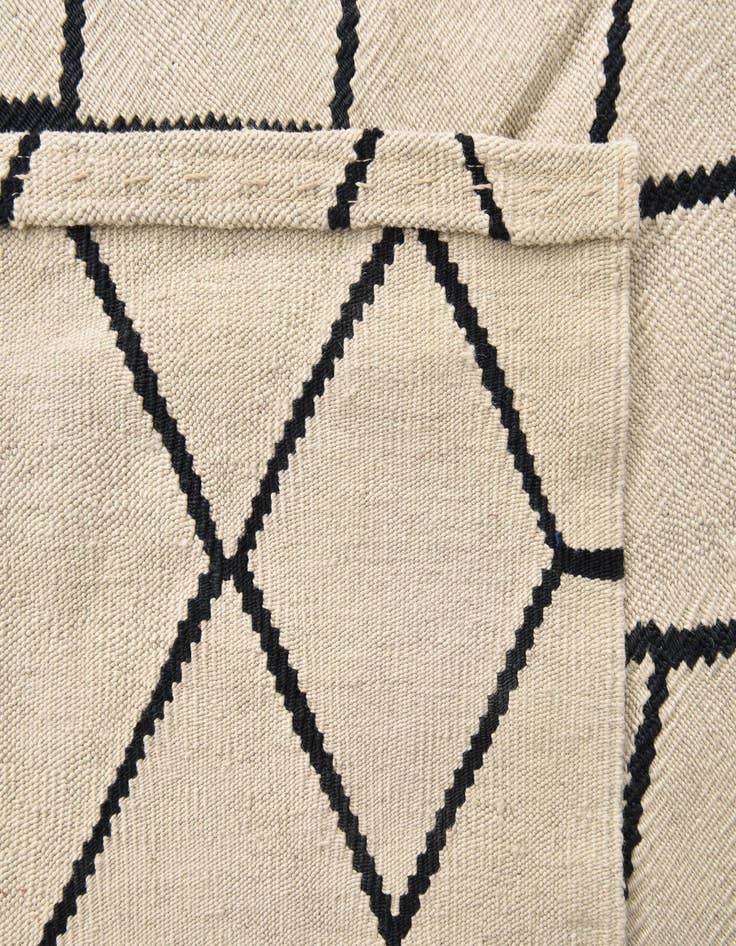 Detail image of  5' 1 x 6' 6  Hand Woven Kilim Modern Wool Rug