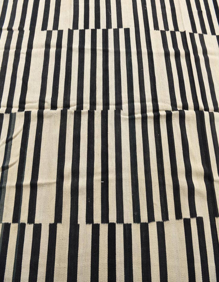 Detail image of  6' 10 x 9' 8  Hand Woven Kilim Modern Wool Rug