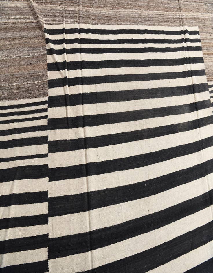 Detail image of  7' 11 x 9' 7  Hand Woven Kilim Modern Wool Rug