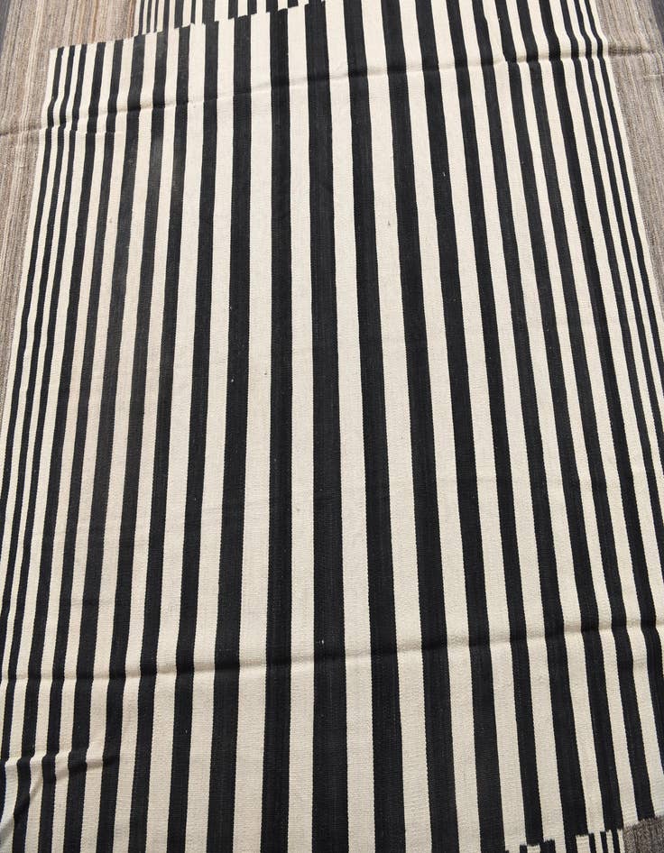 Detail image of  7' 11 x 9' 7  Hand Woven Kilim Modern Wool Rug