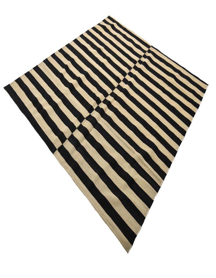 Detail image of  5' 4 x 6'  Hand Woven Kilim Modern Wool Rug