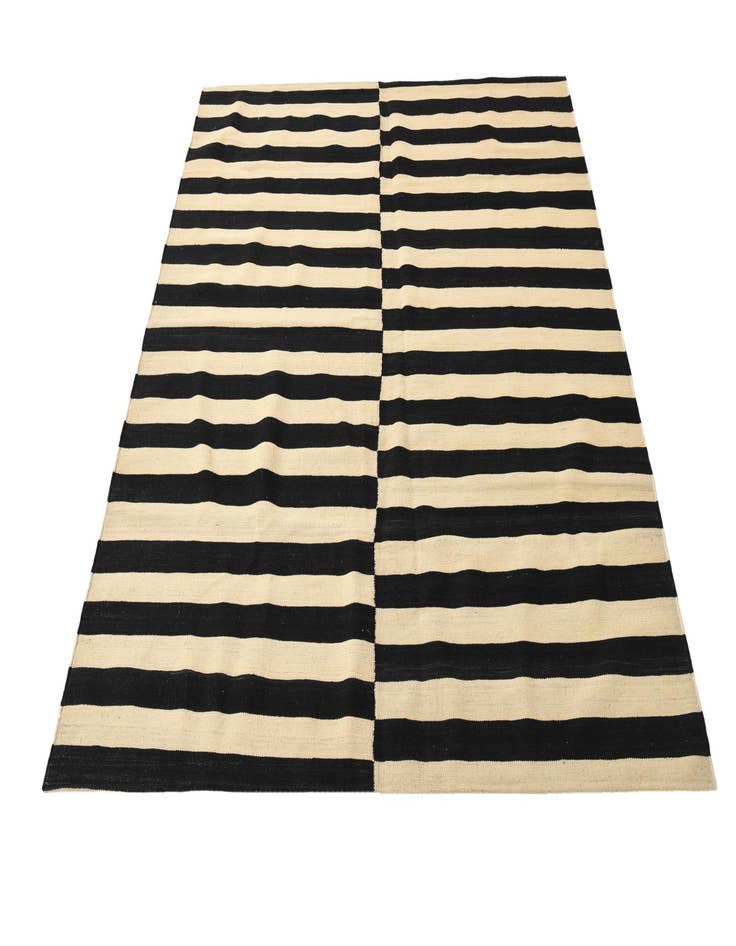 Detail image of  5' 4 x 6'  Hand Woven Kilim Modern Wool Rug