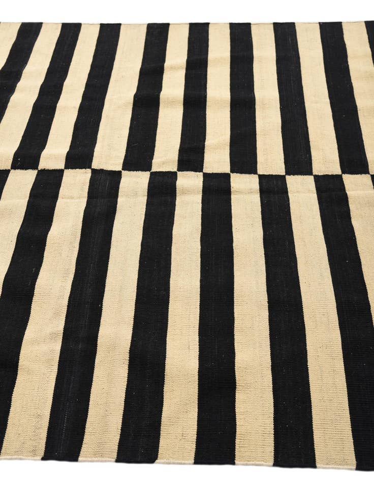 Detail image of  5' 4 x 6'  Hand Woven Kilim Modern Wool Rug