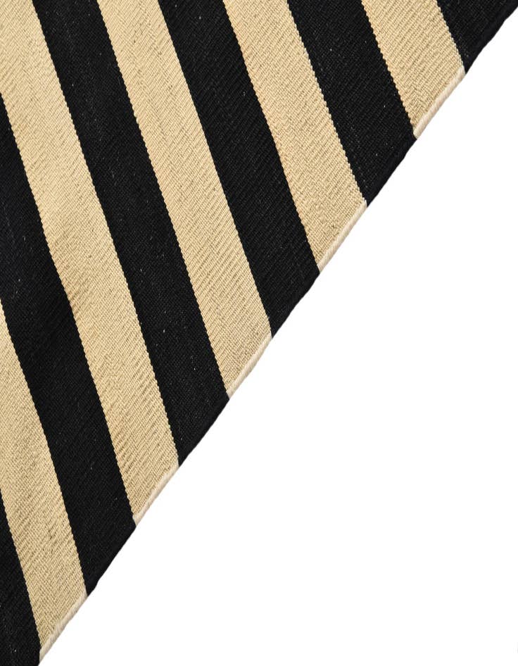 Detail image of  5' 4 x 6'  Hand Woven Kilim Modern Wool Rug