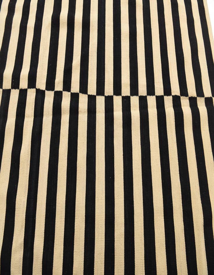 Detail image of  5' 4 x 6'  Hand Woven Kilim Modern Wool Rug