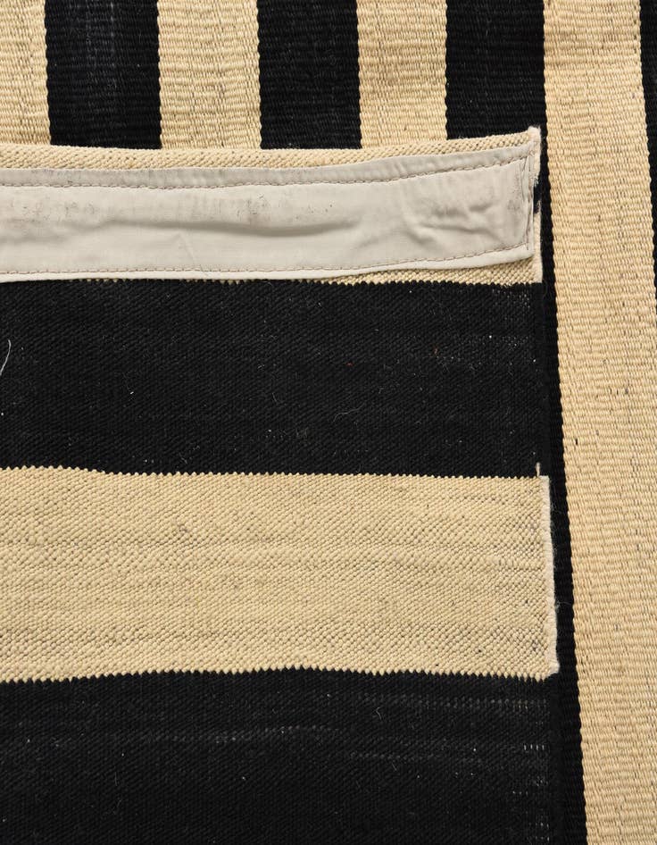 Detail image of  5' 4 x 6'  Hand Woven Kilim Modern Wool Rug