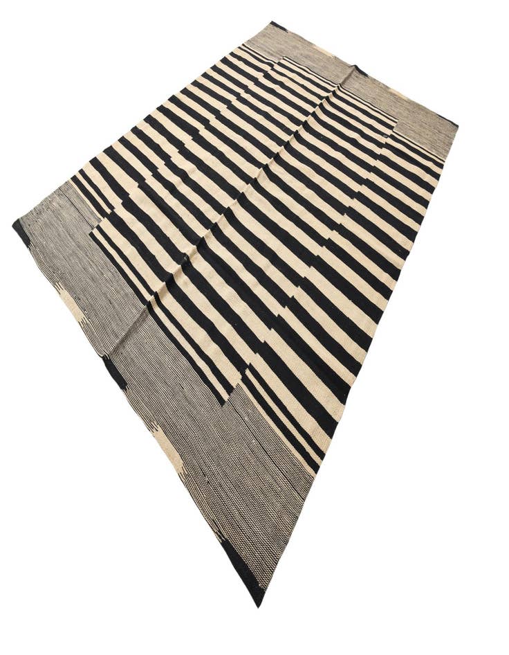 Detail image of  5' 6 x 7' 8  Hand Woven Kilim Modern Wool Rug