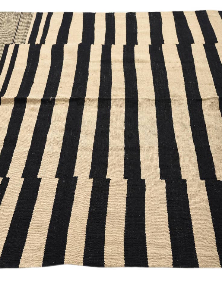 Detail image of  5' 6 x 7' 8  Hand Woven Kilim Modern Wool Rug