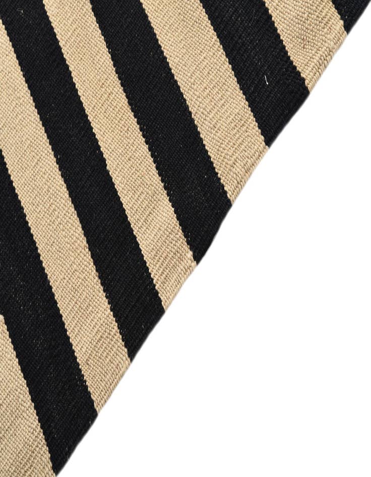 Detail image of  5' 6 x 7' 8  Hand Woven Kilim Modern Wool Rug