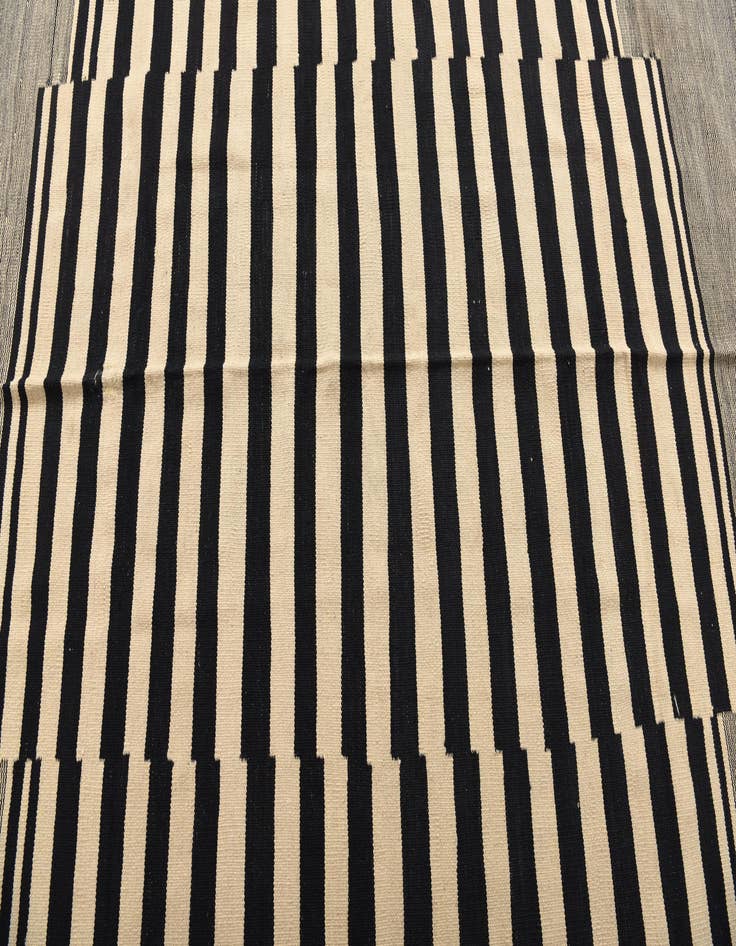 Detail image of  5' 6 x 7' 8  Hand Woven Kilim Modern Wool Rug