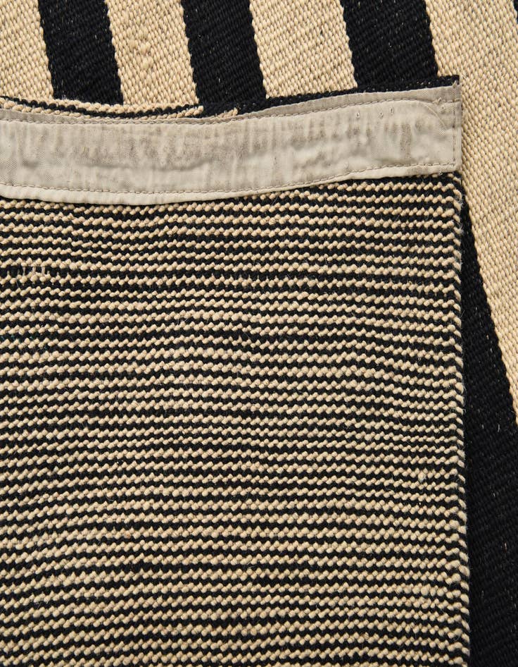 Detail image of  5' 6 x 7' 8  Hand Woven Kilim Modern Wool Rug