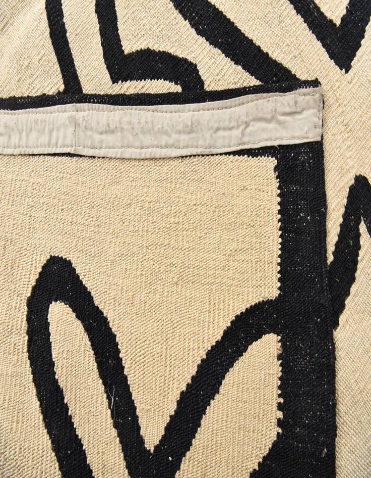 Detail image of  5' 2 x 6' 5  Hand Woven Kilim Modern Wool Rug