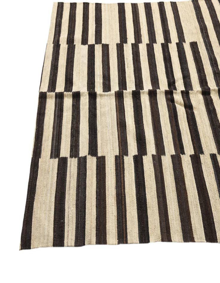 Detail image of  4' 3 x 5' 8  Hand Woven Kilim Modern Wool Rug