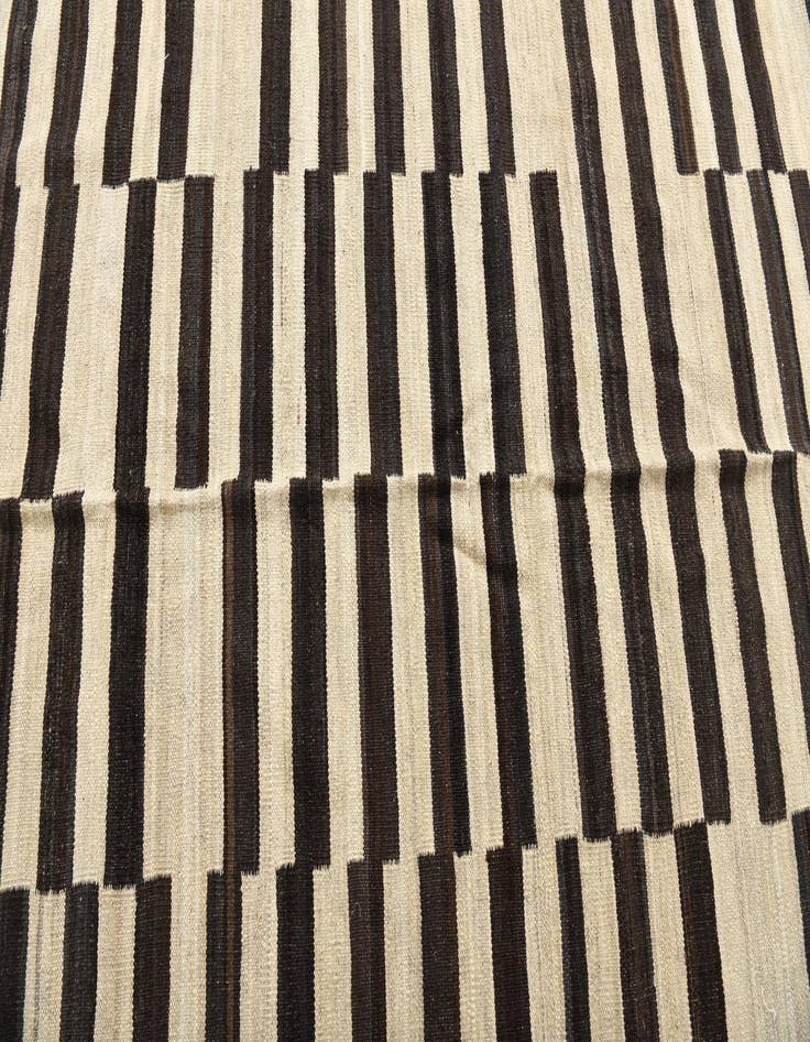 Detail image of  4' 3 x 5' 8  Hand Woven Kilim Modern Wool Rug