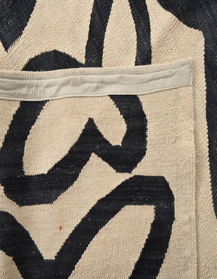 Detail image of  8' 5 x 9' 6  Hand Woven Kilim Modern Wool Rug