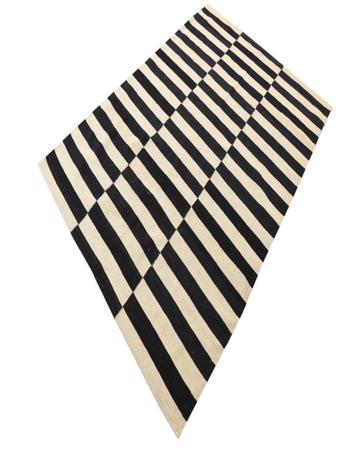 Detail image of  4' 2 x 5' 10  Hand Woven Kilim Modern Wool Rug