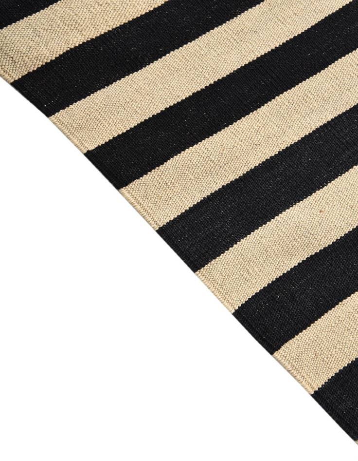 Detail image of  4' 2 x 5' 10  Hand Woven Kilim Modern Wool Rug