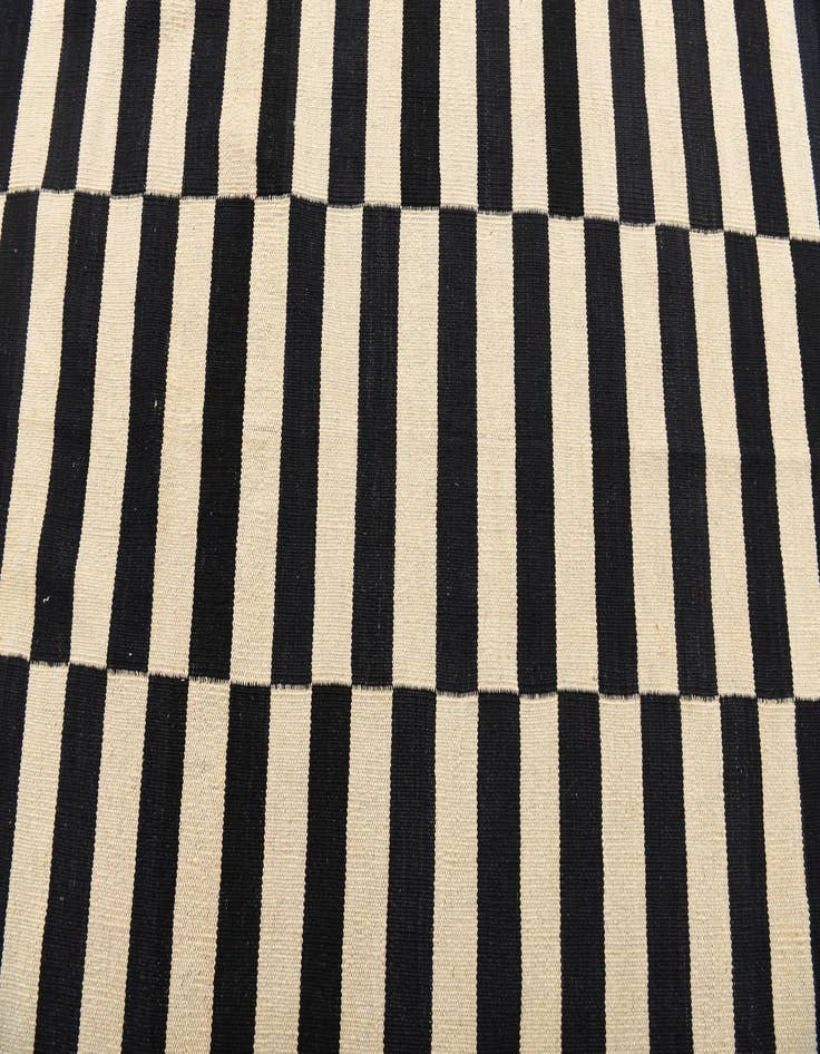 Detail image of  4' 2 x 5' 10  Hand Woven Kilim Modern Wool Rug