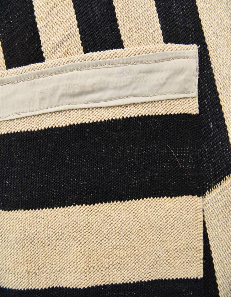 Detail image of  4' 2 x 5' 10  Hand Woven Kilim Modern Wool Rug