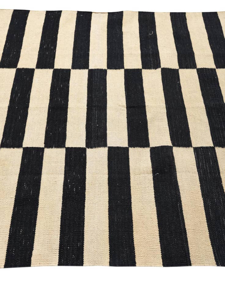 Detail image of  4' 2 x 5' 10  Hand Woven Kilim Modern Wool Rug