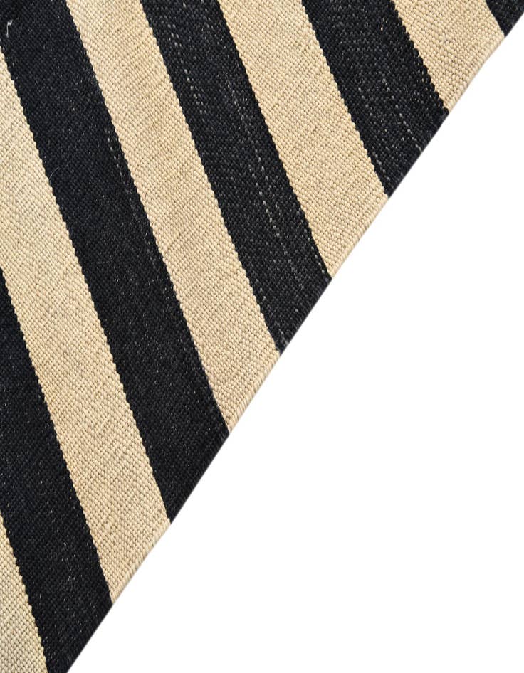Detail image of  4' 2 x 5' 10  Hand Woven Kilim Modern Wool Rug