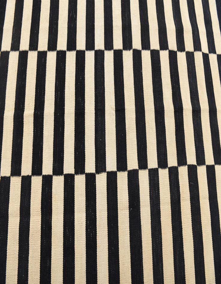 Detail image of  4' 2 x 5' 10  Hand Woven Kilim Modern Wool Rug