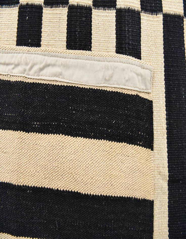 Detail image of  4' 2 x 5' 10  Hand Woven Kilim Modern Wool Rug