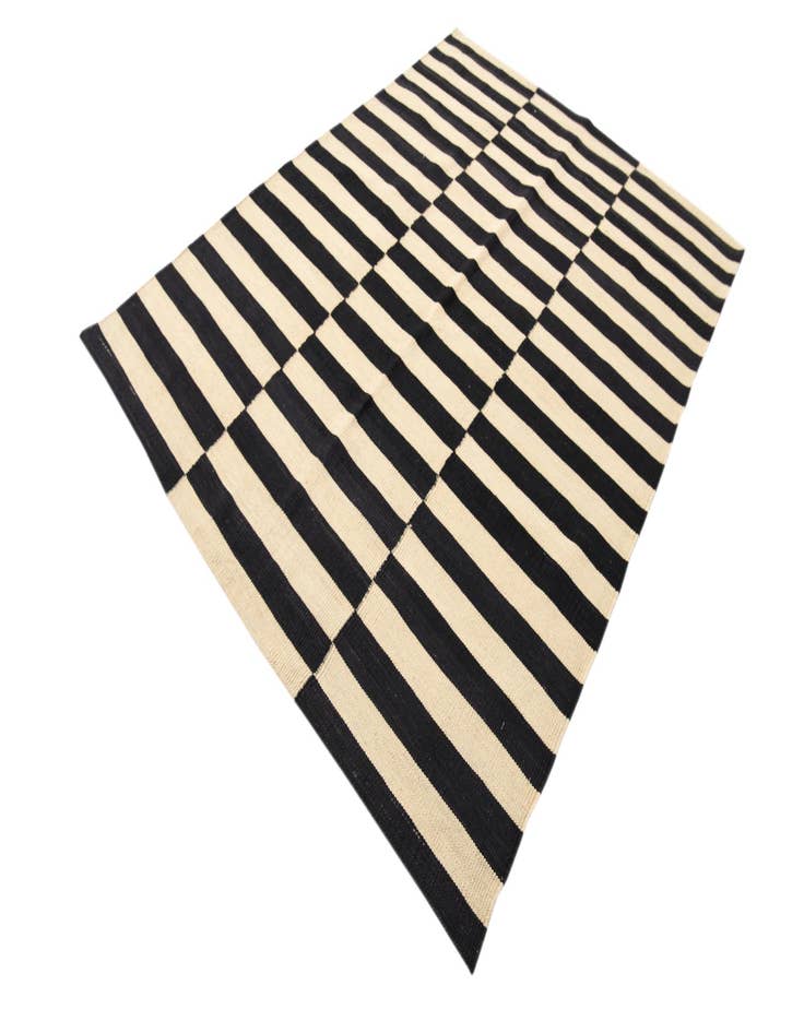 Detail image of  4' 3 x 5' 11  Hand Woven Kilim Modern Wool Rug