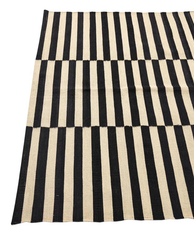 Detail image of  4' 3 x 5' 11  Hand Woven Kilim Modern Wool Rug