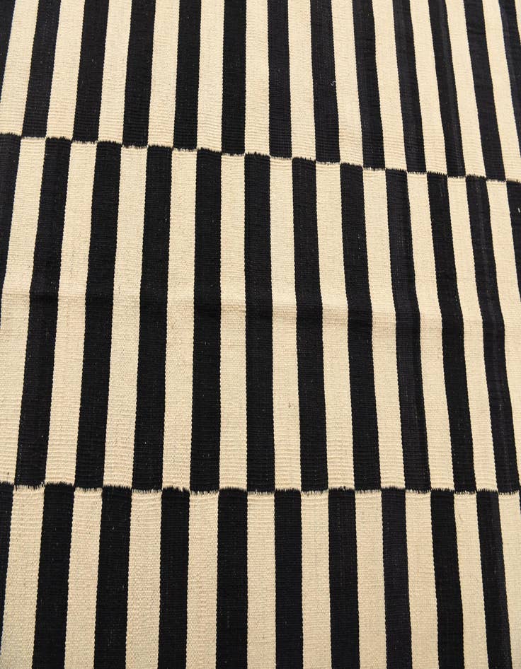 Detail image of  4' 3 x 5' 11  Hand Woven Kilim Modern Wool Rug