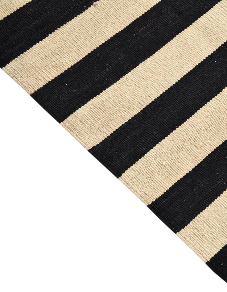 Detail image of  3' 11 x 5' 9  Hand Woven Kilim Modern Wool Rug