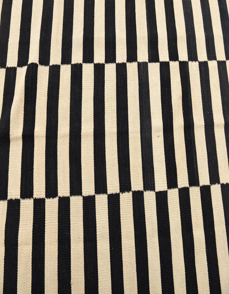 Detail image of  3' 11 x 5' 9  Hand Woven Kilim Modern Wool Rug