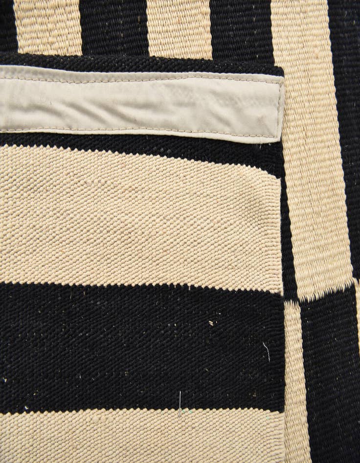 Detail image of  3' 11 x 5' 9  Hand Woven Kilim Modern Wool Rug