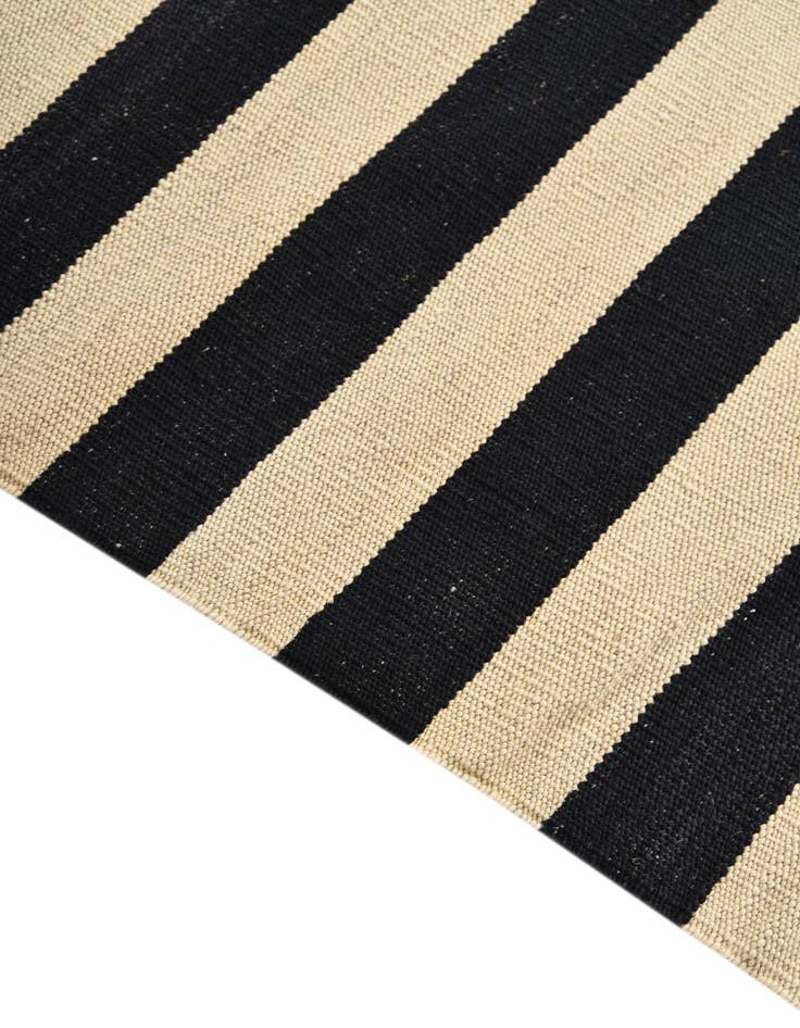 Detail image of  4' 1 x 5' 10  Hand Woven Kilim Modern Wool Rug