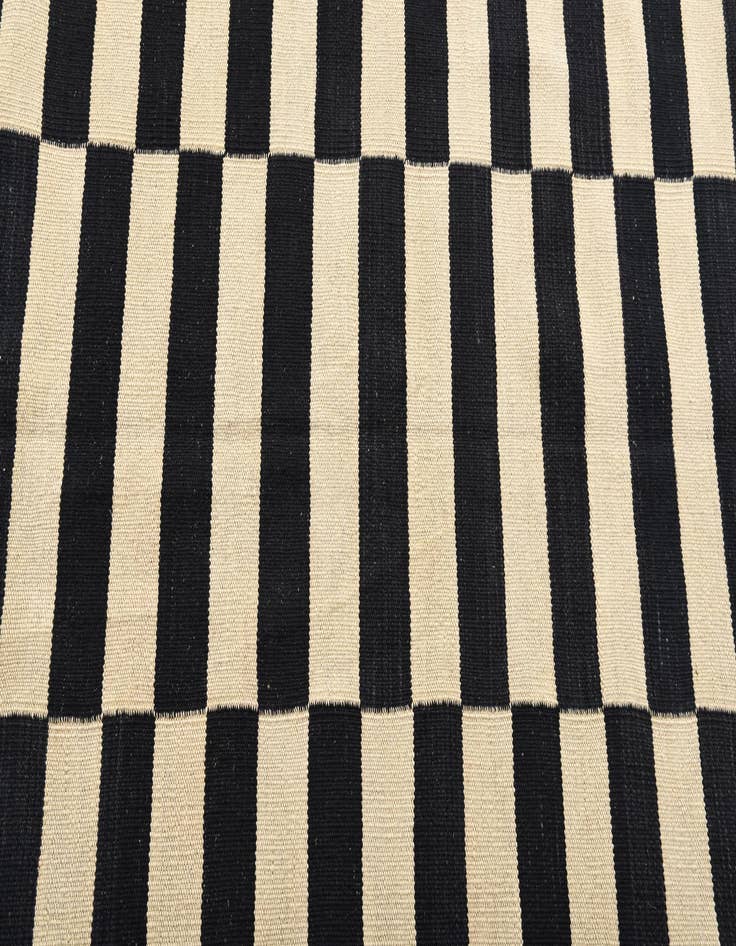 Detail image of  4' 1 x 5' 10  Hand Woven Kilim Modern Wool Rug