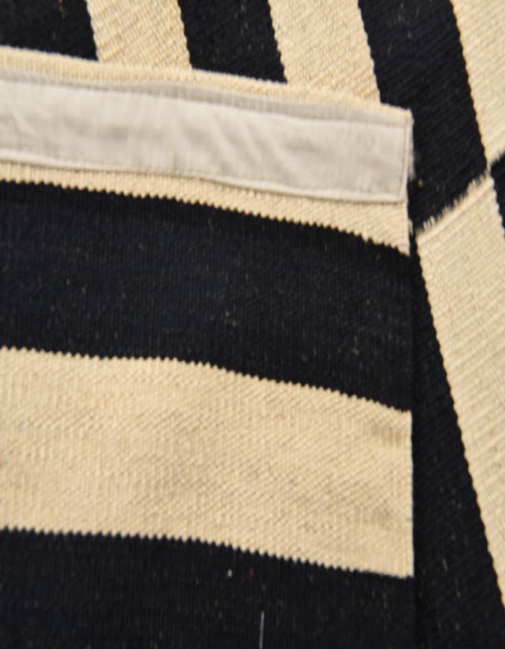 Detail image of  4' 1 x 5' 10  Hand Woven Kilim Modern Wool Rug