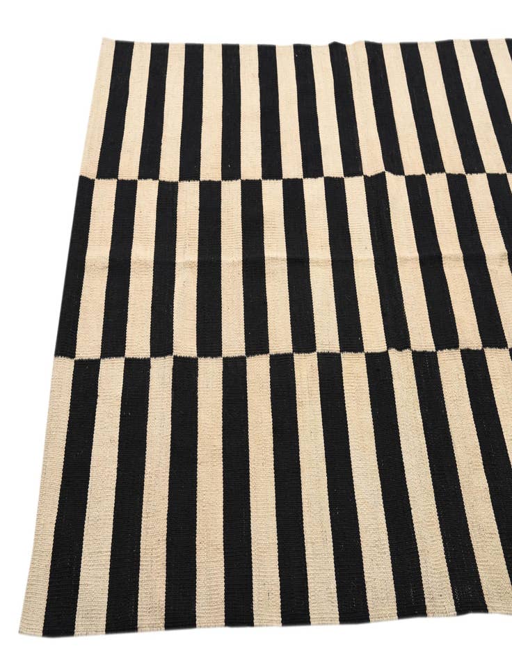 Detail image of  4' 1 x 5' 11  Hand Woven Kilim Modern Wool Rug