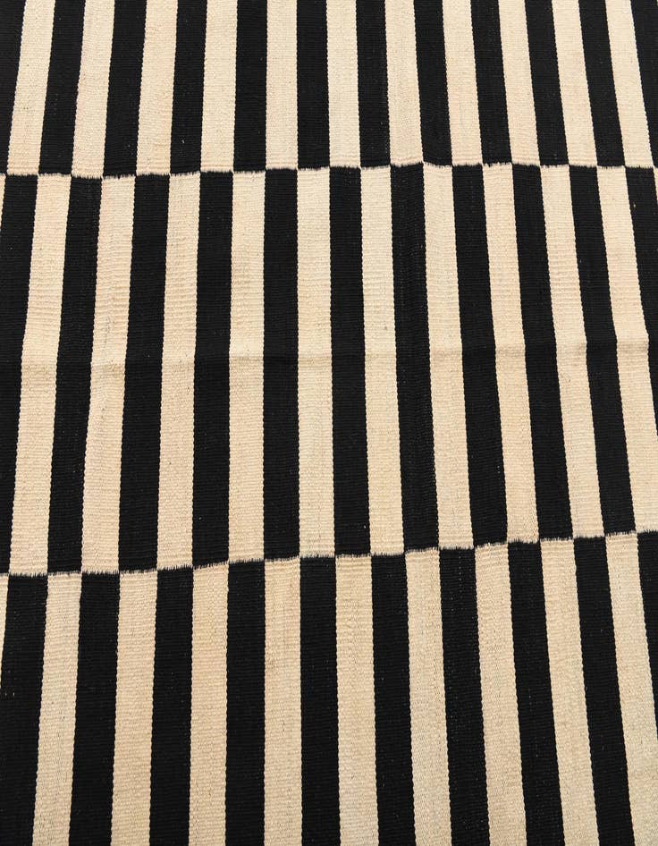 Detail image of  4' 1 x 5' 11  Hand Woven Kilim Modern Wool Rug